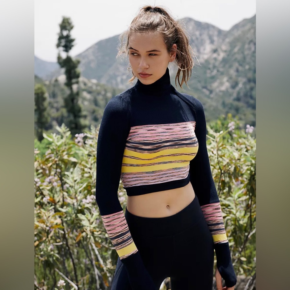 NWT Free Peo­ple
Mountain Mama Layering Crop Pullover |Size Medium
